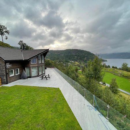 Lakes And Mountain, We Got Both! Moi Exterior foto