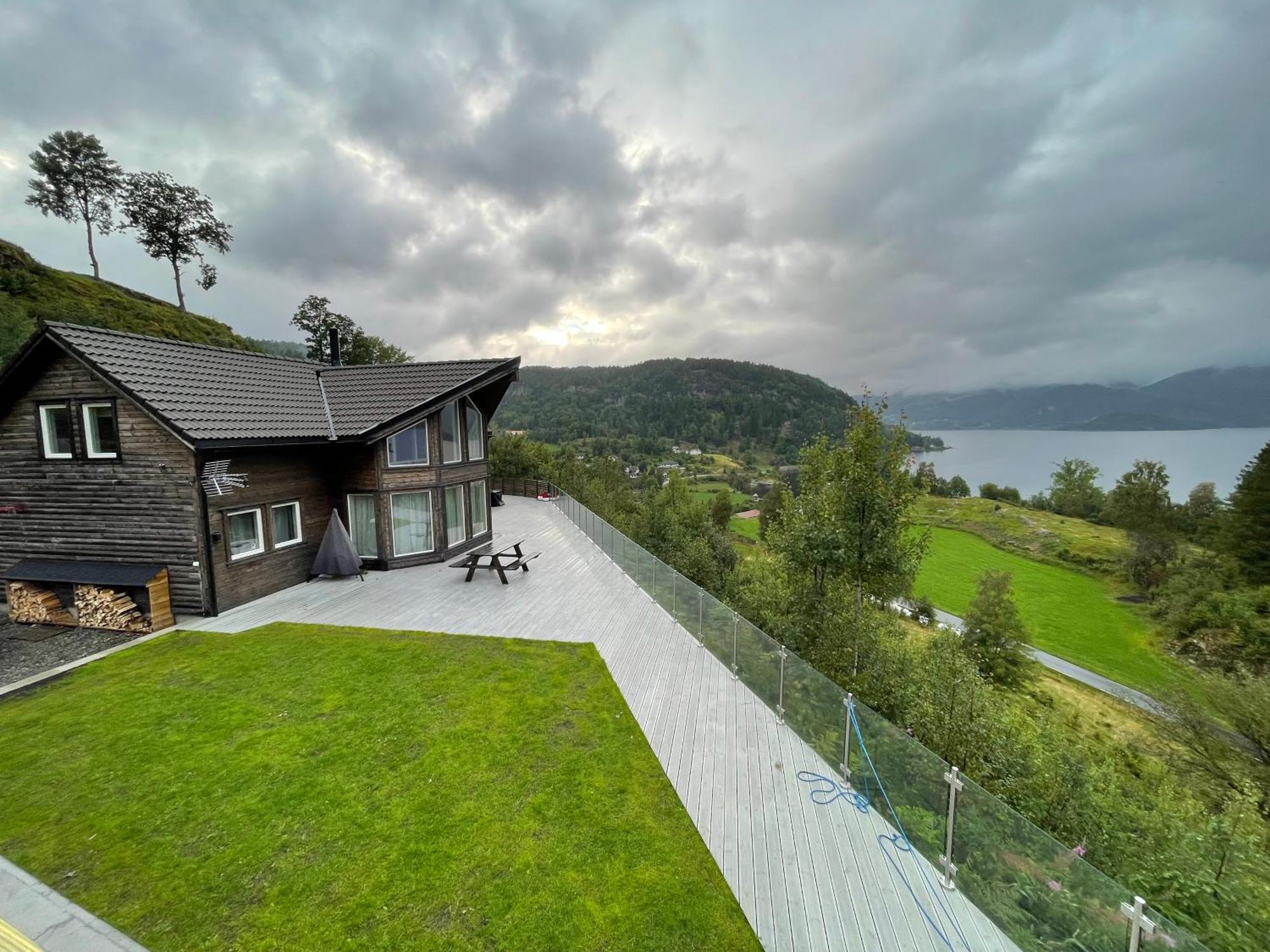 Lakes And Mountain, We Got Both! Moi Exterior foto